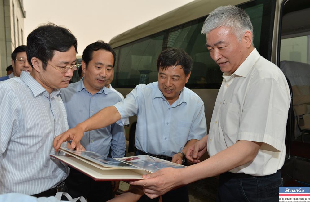 �Ƽ���������ǡ���������־��һ����ΰ�¹�������