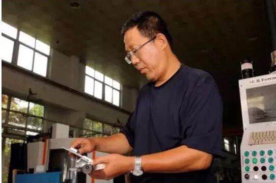 ΰ�¹���2��Ա���ֻ��������������������������������������ƺ�